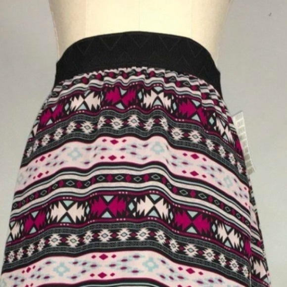 XL Lola Gorgeous & Unique Southwestern Aztec Midi Skirt - Picture 1 of 8